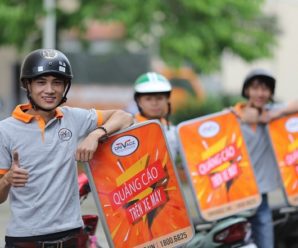 Startup Việt làm biển quảng cáo trên xe máy giúp tài xế kiếm lời