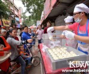 Tốt nghiệp đại học danh tiếng, 9X Trung Quốc mở tiệm bánh bao